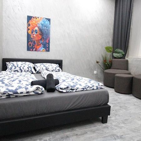 Family Studio In Akh Area Wina Bagian luar foto