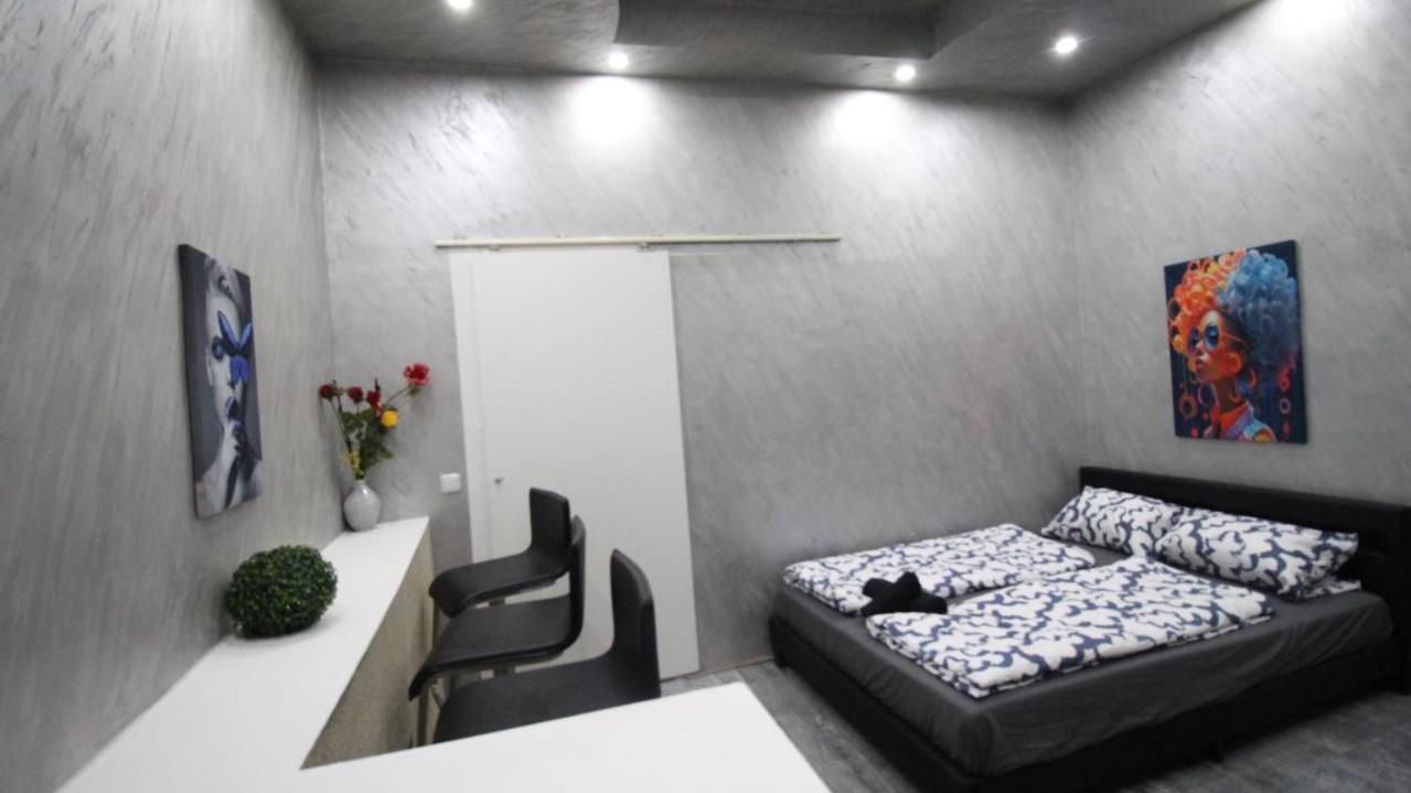 Family Studio In Akh Area Wina Bagian luar foto